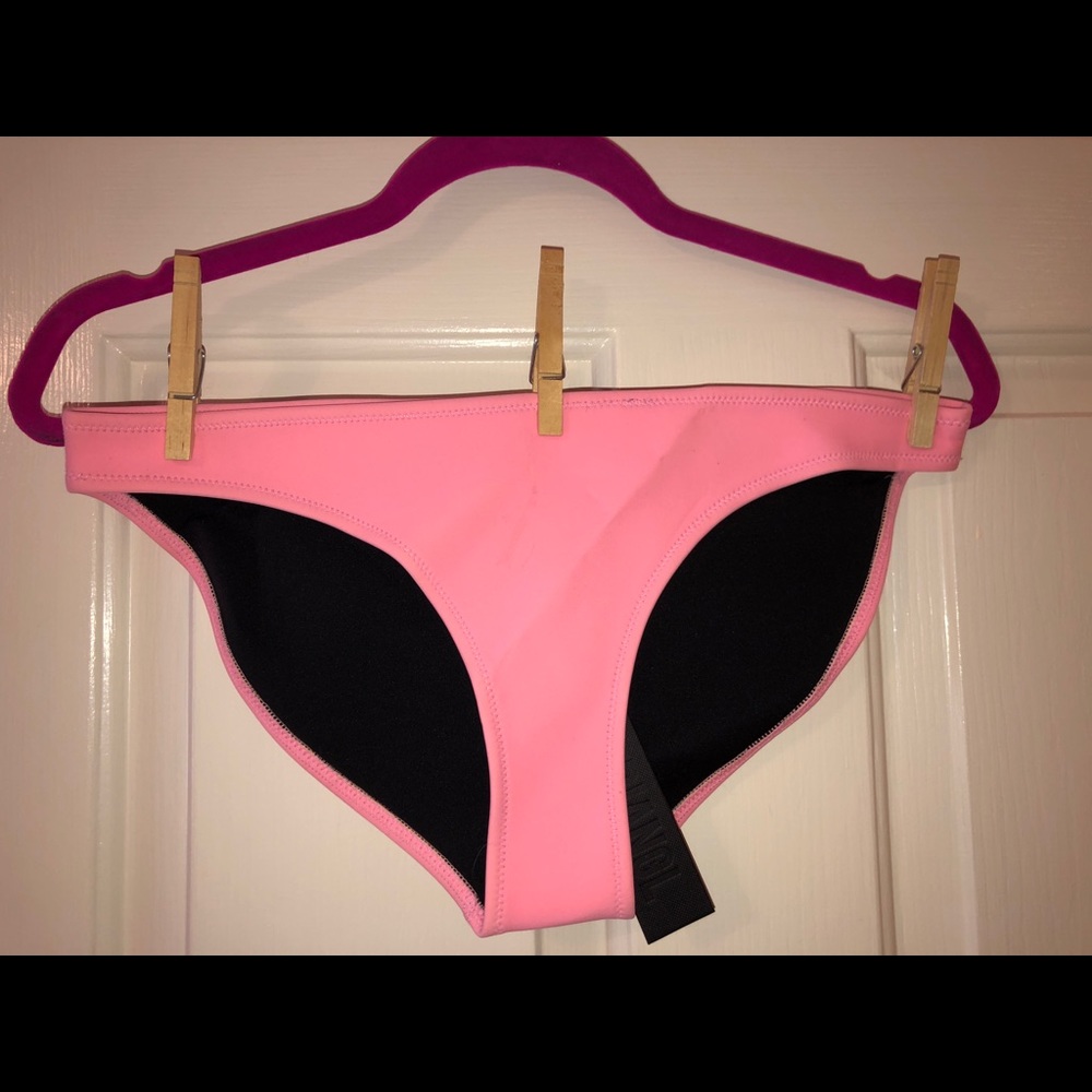 TRIANGL BOTTOM